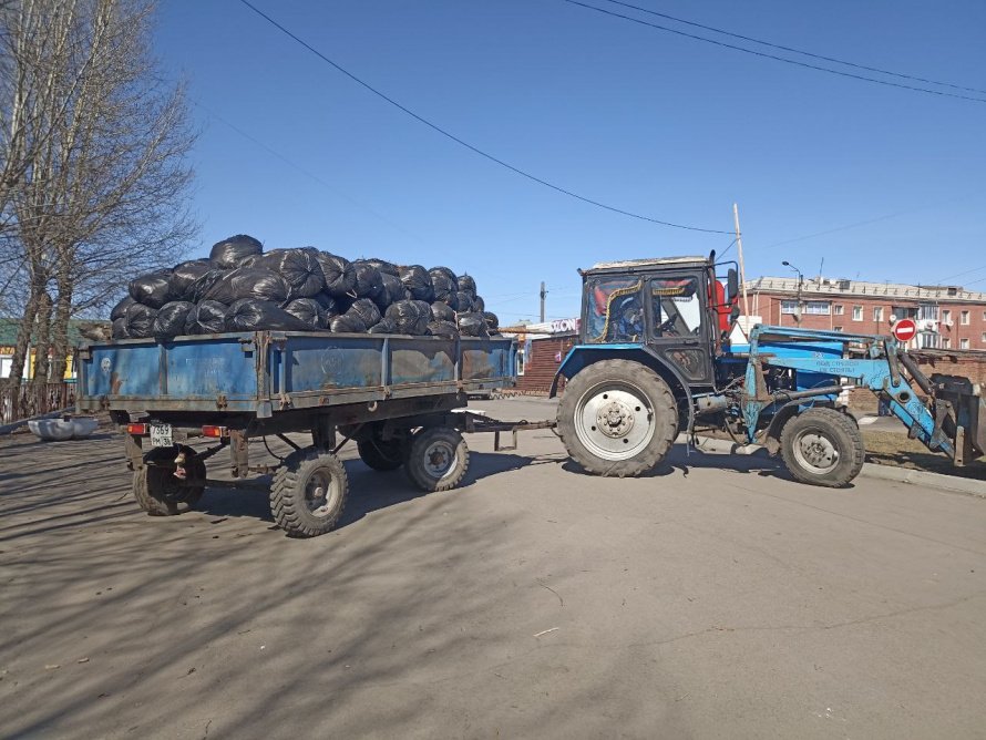 Первый весенний субботник прошел в парке микрорайона ЗМЗ